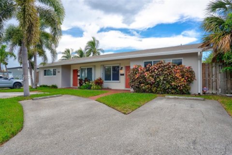 Casa en alquiler en Fort Lauderdale, Florida, 2 dormitorios, 113.34 m2 № 1986510 - foto 2