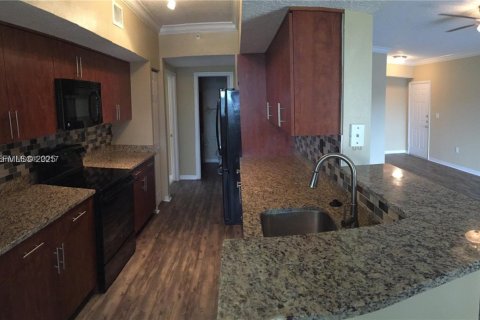 Copropriété à louer à Pembroke Pines, Floride: 2 chambres, 104.98 m2 № 1988746 - photo 2