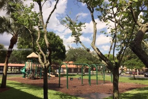 Copropriété à louer à Pembroke Pines, Floride: 2 chambres, 104.98 m2 № 1988746 - photo 17