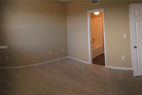 Copropriété à louer à Pembroke Pines, Floride: 2 chambres, 104.98 m2 № 1988746 - photo 8