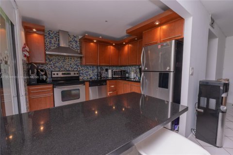 Купить кондоминиум в Майами, Флорида 2 спальни, 113.53м2, № 2054865 - фото 24