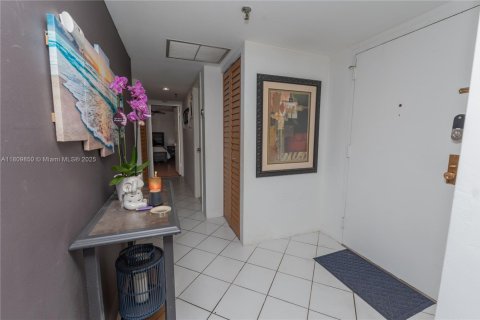 Купить кондоминиум в Майами, Флорида 2 спальни, 113.53м2, № 2054865 - фото 30