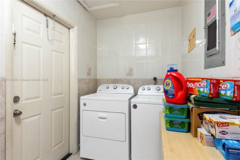 Villa ou maison à vendre à Hallandale Beach, Floride: 3 chambres, 139.35 m2 № 1726837 - photo 16
