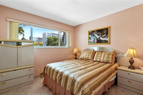 Villa ou maison à vendre à Hallandale Beach, Floride: 3 chambres, 139.35 m2 № 1726837 - photo 7