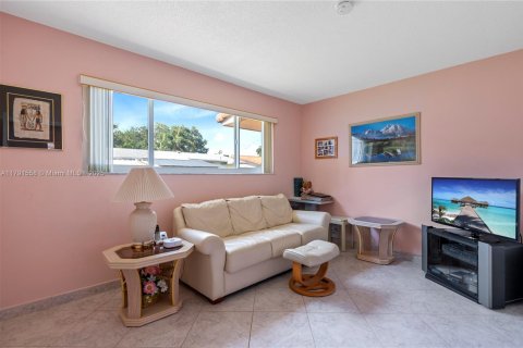 Villa ou maison à vendre à Hallandale Beach, Floride: 3 chambres, 139.35 m2 № 1726837 - photo 8