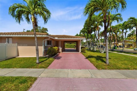 Villa ou maison à vendre à Hallandale Beach, Floride: 3 chambres, 139.35 m2 № 1726837 - photo 21
