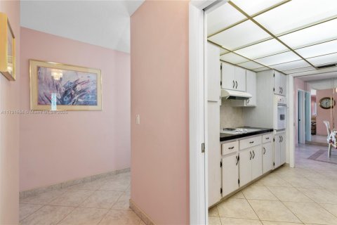 Villa ou maison à vendre à Hallandale Beach, Floride: 3 chambres, 139.35 m2 № 1726837 - photo 13