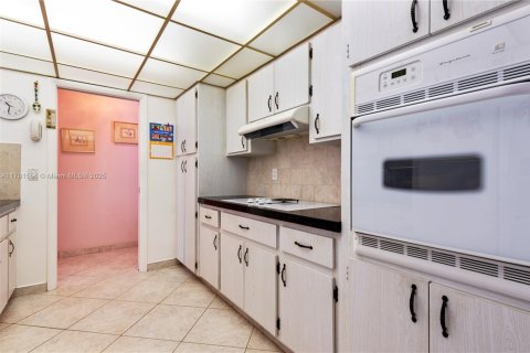 Villa ou maison à vendre à Hallandale Beach, Floride: 3 chambres, 139.35 m2 № 1726837 - photo 11
