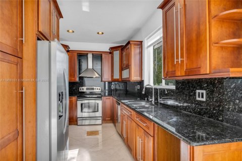 House in Weston, Florida 3 bedrooms, 168.62 sq.m. № 1965418 - photo 20