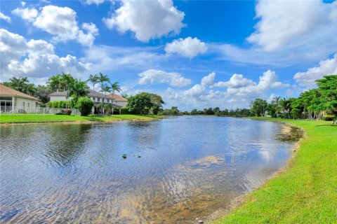 House in Weston, Florida 3 bedrooms, 168.62 sq.m. № 1965418 - photo 13