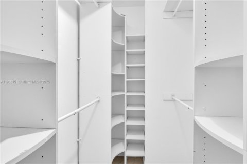 House in Weston, Florida 3 bedrooms, 168.62 sq.m. № 1965418 - photo 30