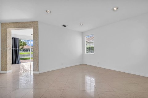 House in Weston, Florida 3 bedrooms, 168.62 sq.m. № 1965418 - photo 23
