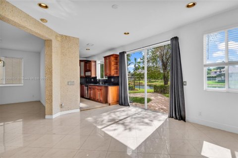 House in Weston, Florida 3 bedrooms, 168.62 sq.m. № 1965418 - photo 18