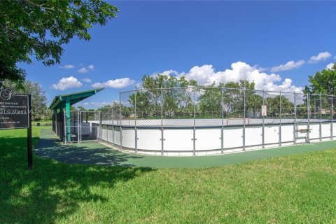 House in Weston, Florida 3 bedrooms, 168.62 sq.m. № 1965418 - photo 5