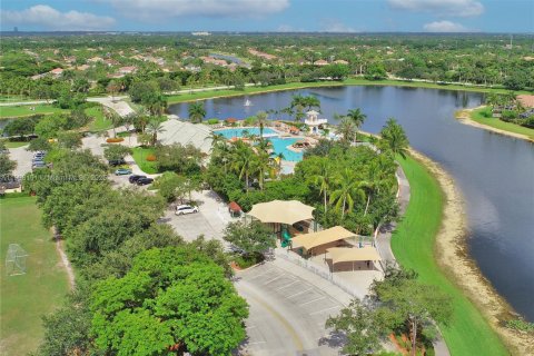 House in Weston, Florida 3 bedrooms, 168.62 sq.m. № 1965418 - photo 12