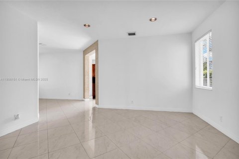 House in Weston, Florida 3 bedrooms, 168.62 sq.m. № 1965418 - photo 22