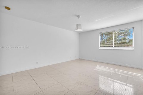 House in Weston, Florida 3 bedrooms, 168.62 sq.m. № 1965418 - photo 26