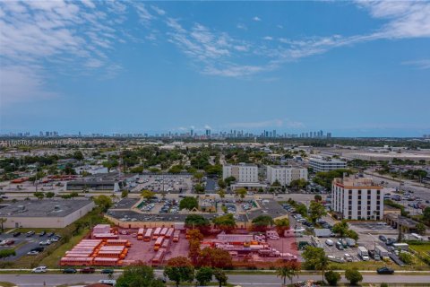 Immobilier commercial à vendre à Miami Gardens, Floride № 1889569 - photo 5