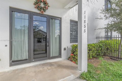 Снять в аренду виллу или дом в Майами, Флорида 4 спальни, 389.73м2, № 1997202 - фото 2