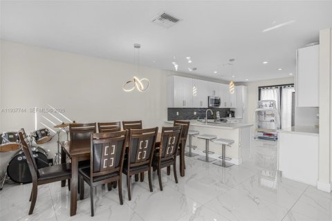 Снять в аренду виллу или дом в Майами, Флорида 4 спальни, 389.73м2, № 1997202 - фото 3