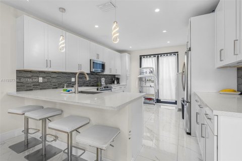 Снять в аренду виллу или дом в Майами, Флорида 4 спальни, 389.73м2, № 1997202 - фото 7