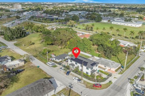 Снять в аренду виллу или дом в Майами, Флорида 4 спальни, 389.73м2, № 1997202 - фото 20