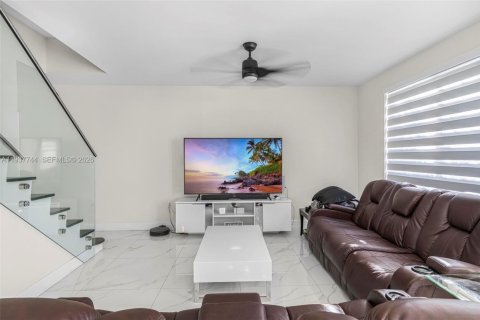 Снять в аренду виллу или дом в Майами, Флорида 4 спальни, 389.73м2, № 1997202 - фото 5