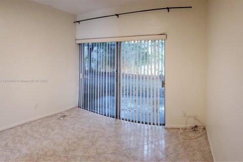 Appartement à louer à Lauderdale Lakes, Floride: 1 chambre, 50.17 m2 № 1966847 - photo 3