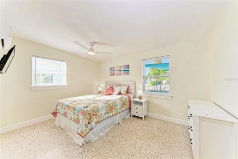 Villa ou maison à vendre à Holmes Beach, Floride: 3 chambres, 104.79 m2 № 2418835 - photo 25