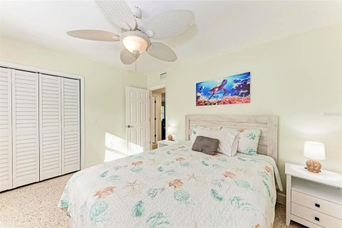Villa ou maison à vendre à Holmes Beach, Floride: 3 chambres, 104.79 m2 № 2418835 - photo 24