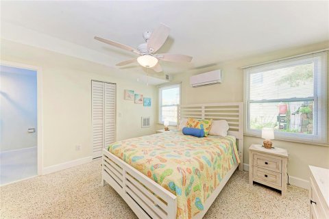 Villa ou maison à vendre à Holmes Beach, Floride: 3 chambres, 104.79 m2 № 2418835 - photo 16