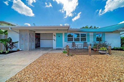 Villa ou maison à vendre à Holmes Beach, Floride: 3 chambres, 104.79 m2 № 2418835 - photo 2