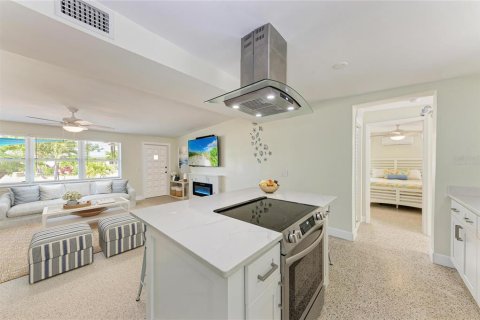 Villa ou maison à vendre à Holmes Beach, Floride: 3 chambres, 104.79 m2 № 2418835 - photo 12