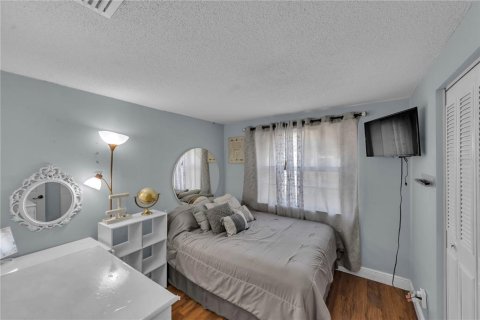 House in Tampa, Florida 4 bedrooms, 153.01 sq.m. № 2231684 - photo 18