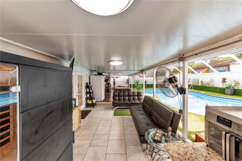 House in Tampa, Florida 4 bedrooms, 153.01 sq.m. № 2231684 - photo 12