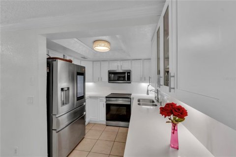 House in Tampa, Florida 4 bedrooms, 153.01 sq.m. № 2231684 - photo 27