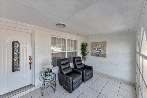 House in Tampa, Florida 4 bedrooms, 153.01 sq.m. № 2231684 - photo 15