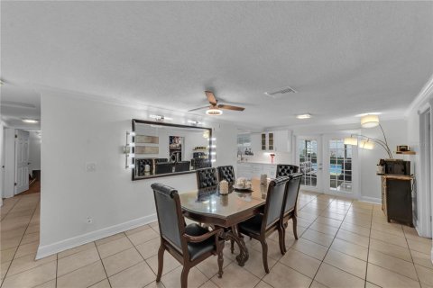 House in Tampa, Florida 4 bedrooms, 153.01 sq.m. № 2231684 - photo 23