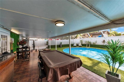 House in Tampa, Florida 4 bedrooms, 153.01 sq.m. № 2231684 - photo 13
