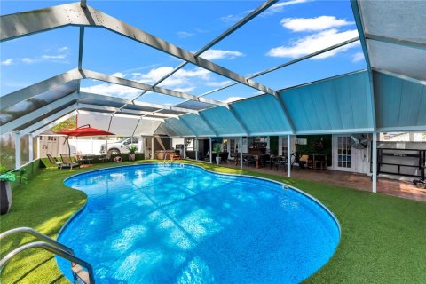 House in Tampa, Florida 4 bedrooms, 153.01 sq.m. № 2231684 - photo 8