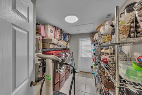 House in Tampa, Florida 4 bedrooms, 153.01 sq.m. № 2231684 - photo 30