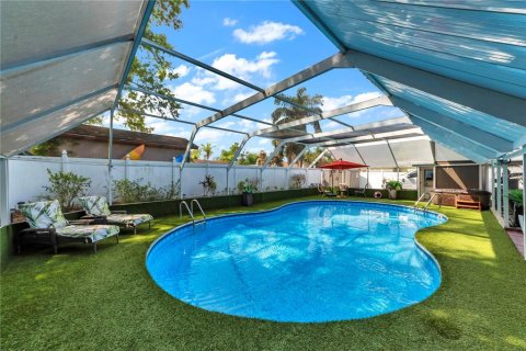 House in Tampa, Florida 4 bedrooms, 153.01 sq.m. № 2231684 - photo 6