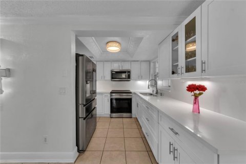 House in Tampa, Florida 4 bedrooms, 153.01 sq.m. № 2231684 - photo 28