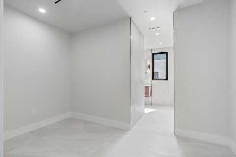 Townhouse in Fort Lauderdale, Florida 4 bedrooms, 390.19 sq.m. № 2190082 - photo 22