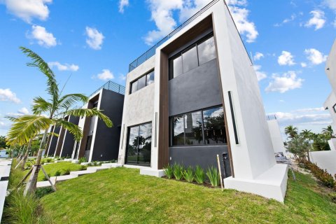 Adosado en Fort Lauderdale, Florida 4 dormitorios, 390.19 m2 № 2190082