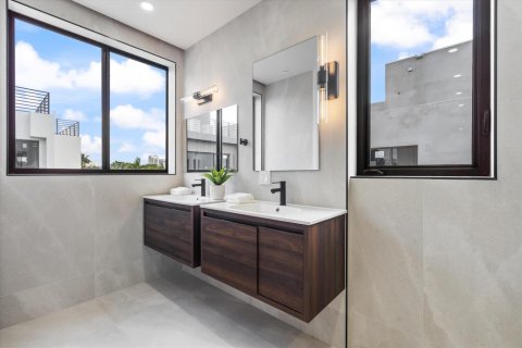 Townhouse in Fort Lauderdale, Florida 4 bedrooms, 390.19 sq.m. № 2190082 - photo 21