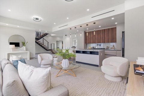 Townhouse in Fort Lauderdale, Florida 4 bedrooms, 390.19 sq.m. № 2190082 - photo 3