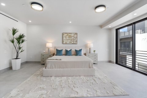 Townhouse in Fort Lauderdale, Florida 4 bedrooms, 390.19 sq.m. № 2190082 - photo 19