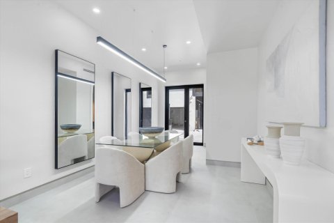 Townhouse in Fort Lauderdale, Florida 4 bedrooms, 390.19 sq.m. № 2190082 - photo 9