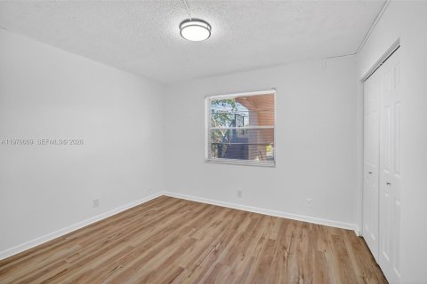 Condo in Lauderdale Lakes, Florida, 2 bedrooms  № 2040283 - photo 22